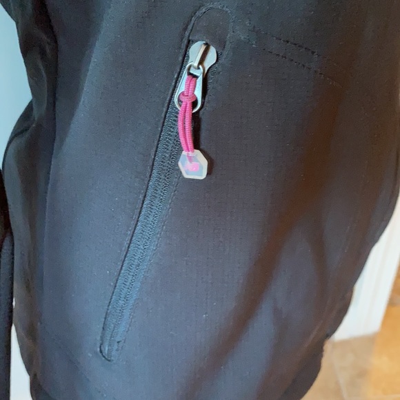 New Balance full zip black jacket with pink lining, size small - Picture 4 of 8
